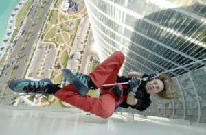 Alain Robert „Spiderman” vine în România pentru a se căţăra pe Intercontinental