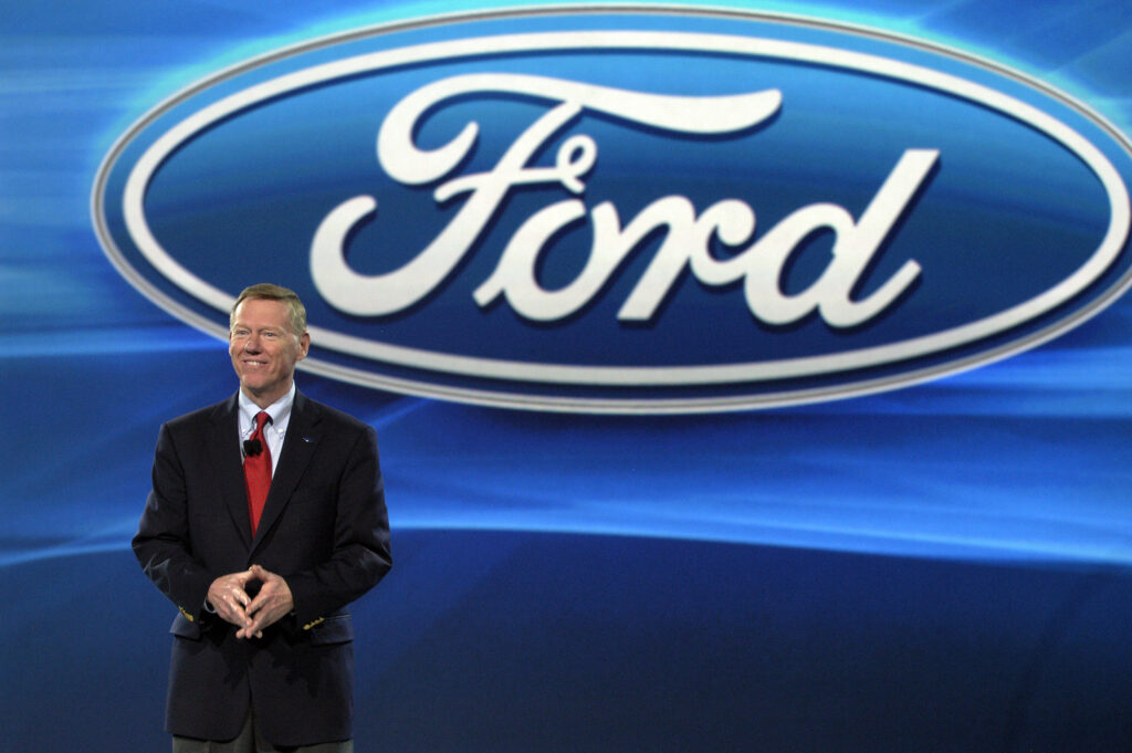 Directorul Ford, recompensat în 2011 cu 30 milioane de dolari pentru relansarea companiei