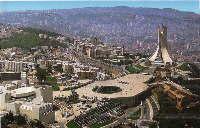 Algeria investește 250 de mld. dolari în infrastructură, până în 2014
