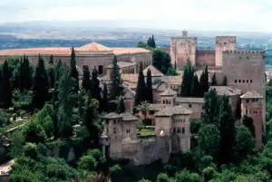Executivul local andaluz reduce bugetul cu 2,5 miliarde de euro, scade salariile şi creşte impozitele