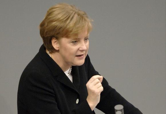 Angela Merkel: „Nu vom abandona euro”, chiar dacă Grecia renunţă la el