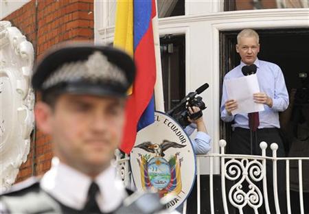 Președintele Ecuadorului: Îl predăm pe Assange dacă nu îl extrădați