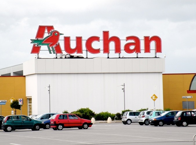 Auchan vinde active de 635 milioane de euro în Italia pentru a-şi finanţa expansiunea