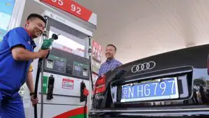 Producătorii auto europeni, speriați de intenția Chinei de a suprataxa mașinile cu motoare mari