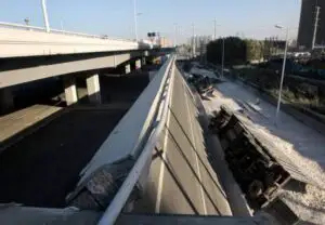 MADE IN CHINA: VEZI cum o autostradă s-a prăbușit la nici un an de la inaugurare