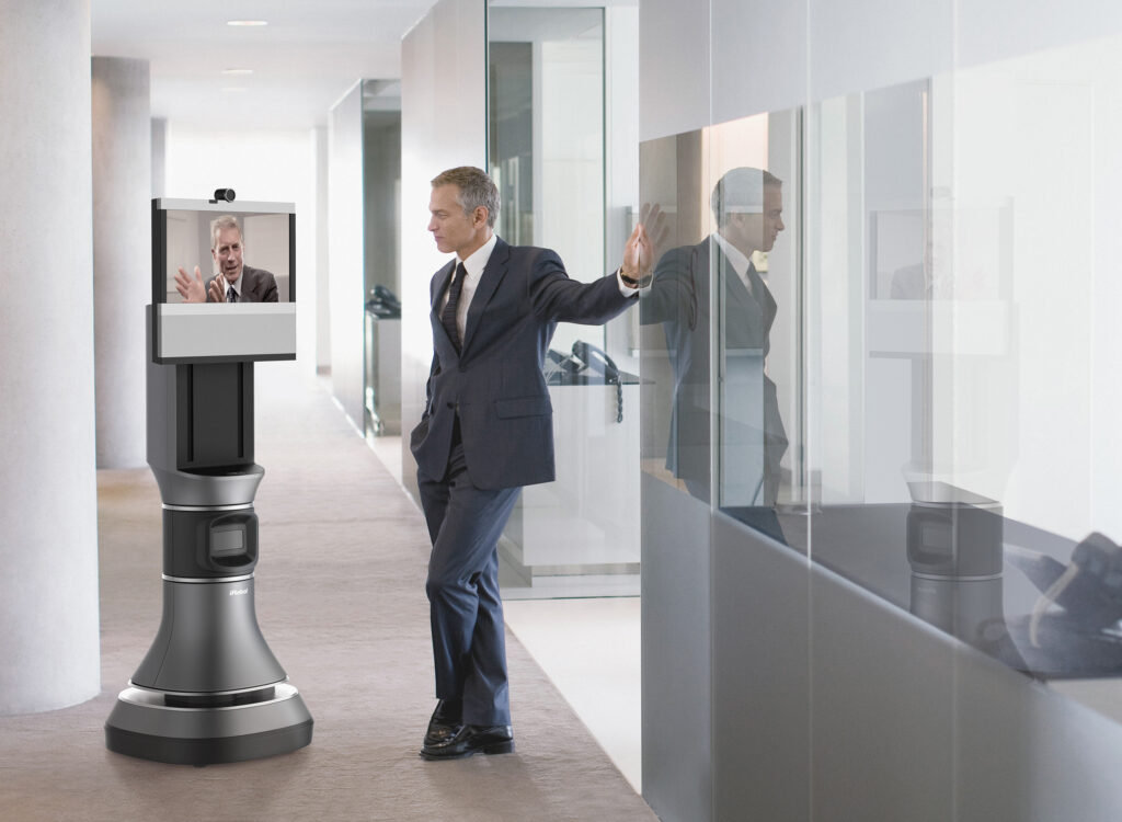 iRobot Ava 500 sau soluţia care permite angajaților aflați în afara biroului să participe la întâlniri