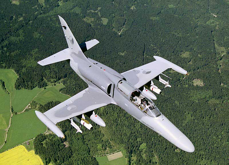 Cehii vând avioane de luptă în valoare de 1 mld. USD Irakului