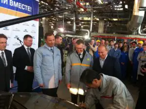 Șeful Renault-Nissan, pe cale de a pune mâna pe cea mai mare uzină auto din lume