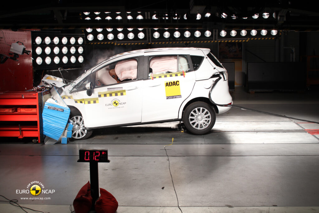 VIDEO Euro NCAP: B-Max, primul vehicul MADE IN ROMANIA care a primit 5 STELE la testele de siguranță