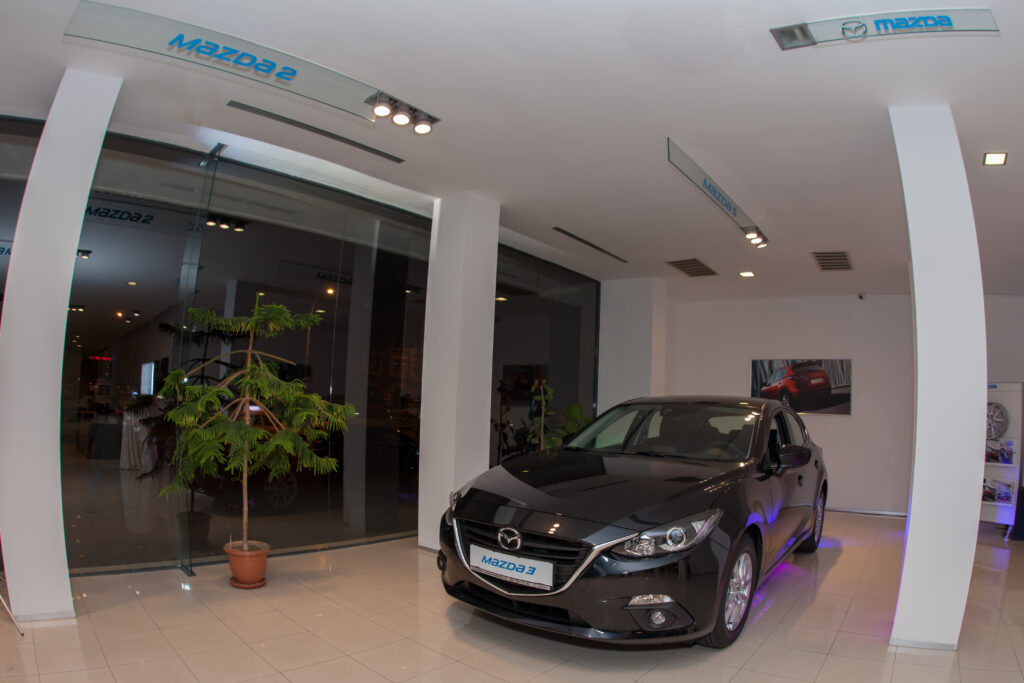 BDT Mazda deschide un nou showroom. Primul „invitat”, Mazda3