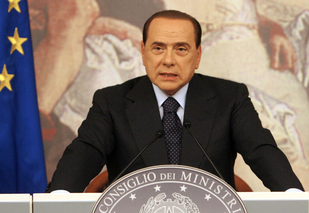 Silvio Berlusconi nu mai doarme de grija Libiei
