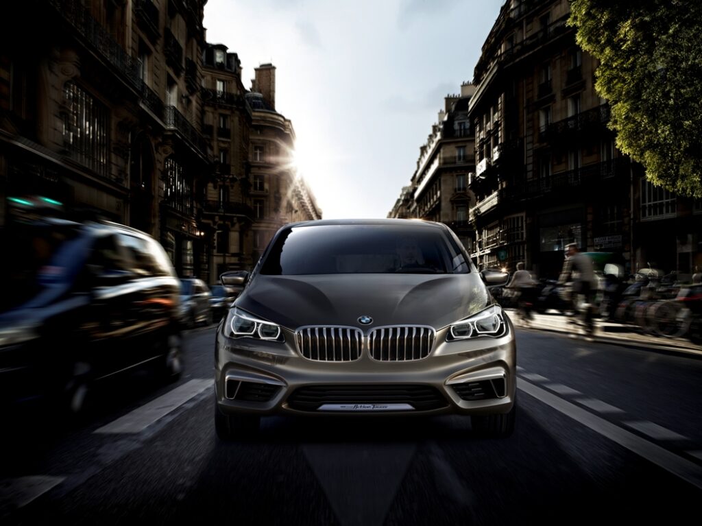 Viitorul monovolum BMW de clasă B, debut la Paris. IATĂ detaliile noului „bavarez” cu tracțiune față