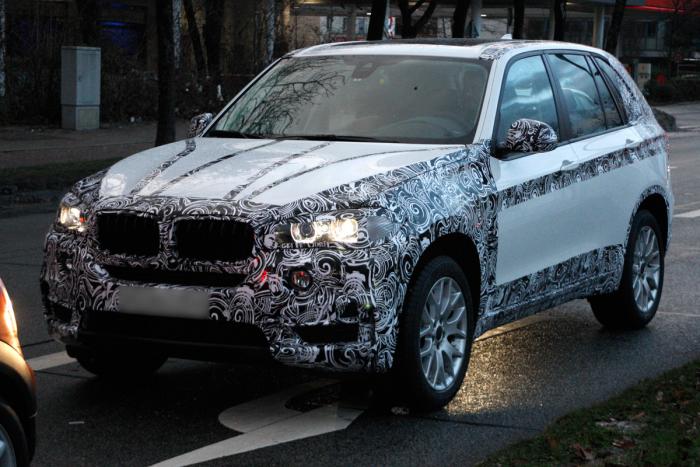 Viitorul BMW X5 a ieșit în lume. Bine camuflat