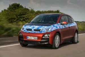Cât costă primul automobil electric de serie din istoria BMW