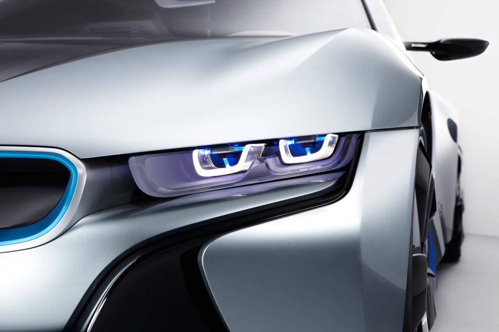 BMW mizează pe tehnologia laser