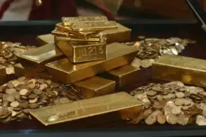 Intervenţiile pe curs şi ratele datoriei externe au diminuat rezerva valutară a BNR