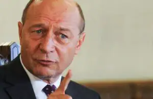 Băsescu a găsit soluția. Blondă, cu carieră și peste 45 de ani. Pentru ce este potrivită