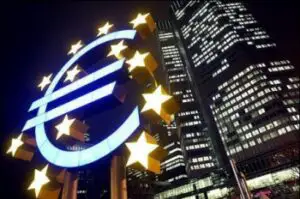 BCE reintroduce acordarea de lichidităţi în dolari băncilor europene