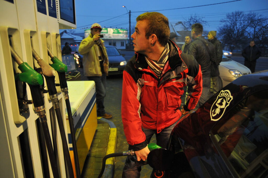 Alertă! Anunțul care schimbă prețul benzinei! Teodorovici așteaptă răspunsul premierului Dăncilă pentru a face modificarea