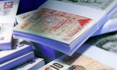 Guvernul britanic vrea să reducă bonusul bancherilor