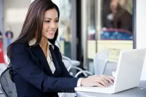 E-mailul ne mănâncă un an din viață