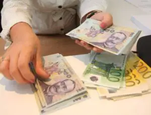 Reducerea CAS, benefică pentru companii, dar cu impact îngrijorător asupra bugetului