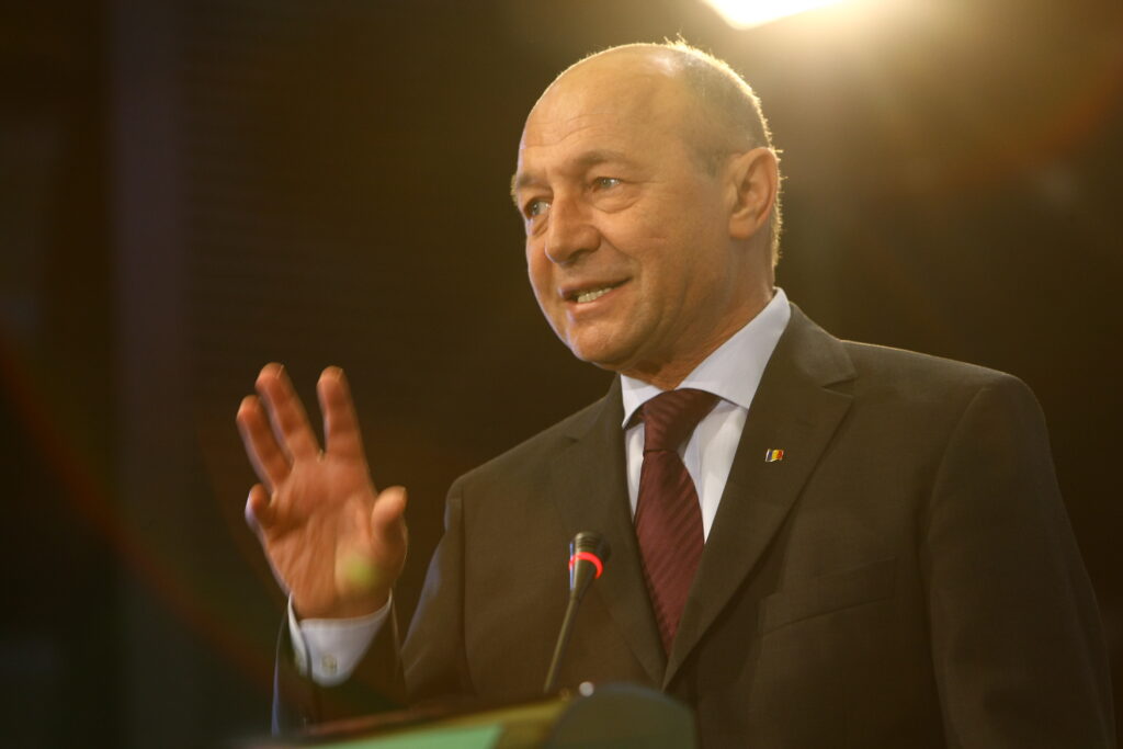 Traian Băsescu: “În 2012 există un risc major de revenire a recesiunii. Aș vrea ca guvernul să creeze locuri de muncă”