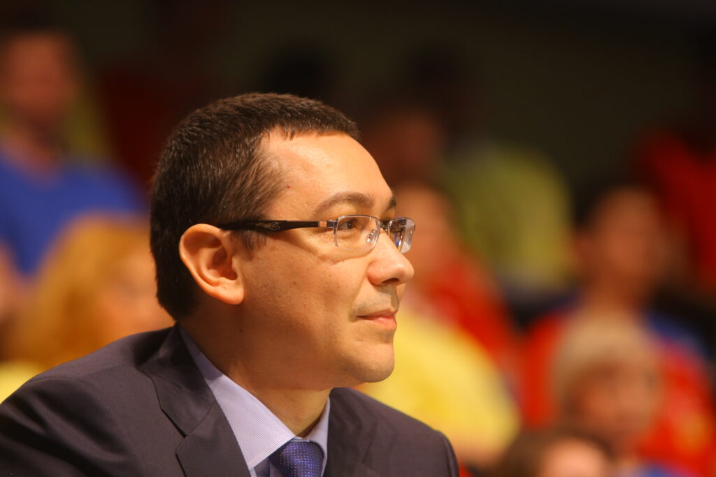 Premierul Victor Ponta a minţit că şi-a făcut masteratul la Catania