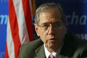 Mark Gitenstein: România poate cumpăra acum o parte din America