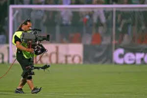 Cine se bate să transmită Liga lui Mitică