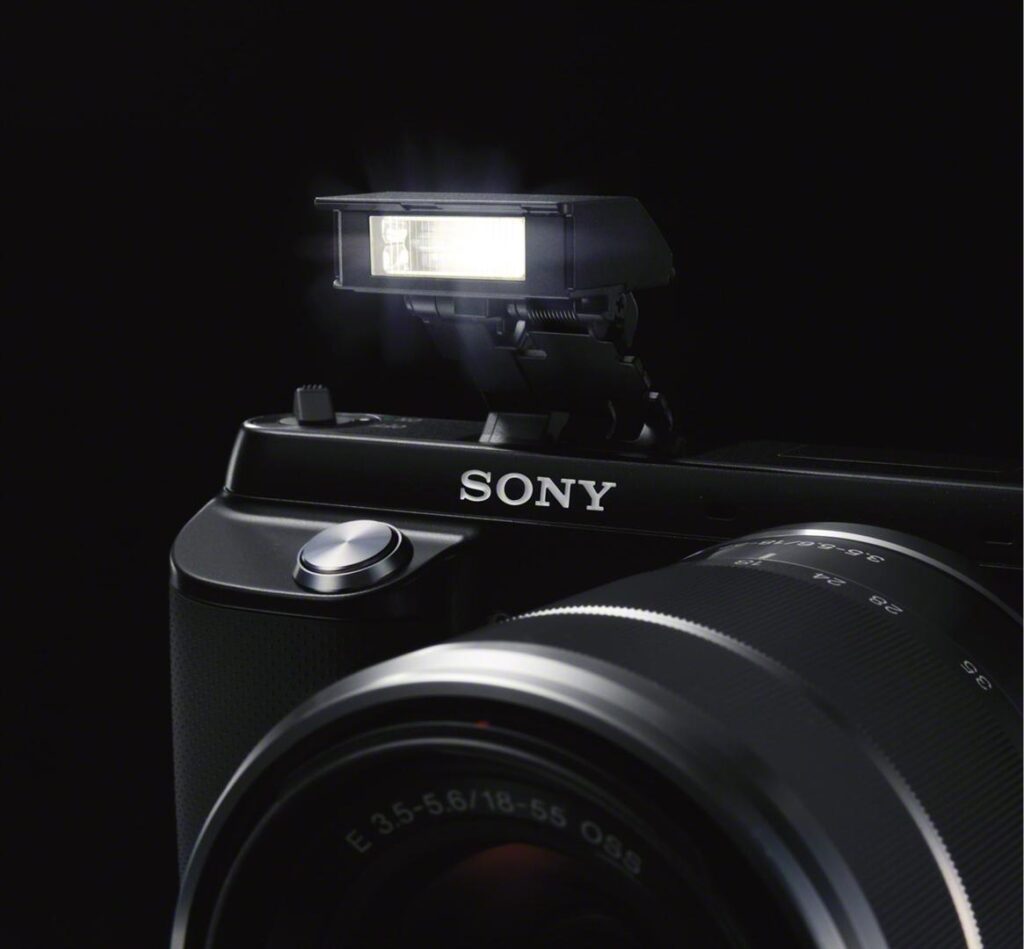 Sony a lansat în România camerele foto NEX F3 şi a37