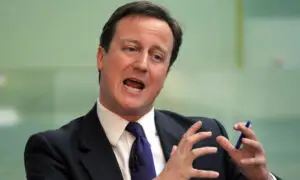 Premierul britanic promite să țină sub control imigranții români și bulgari