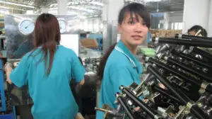 Cât cheltuiesc chinezii pentru a avea forță de muncă înalt calificată
