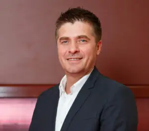 Piaţa uşilor de garaj se va contracta cu până la 20% în 2013