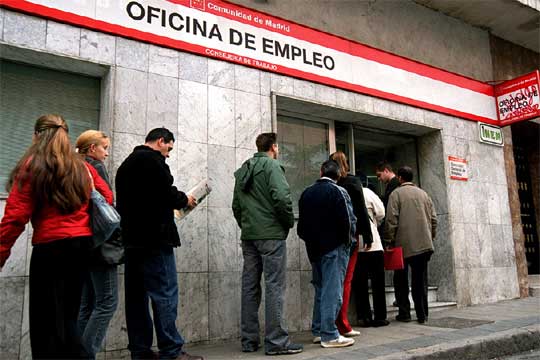 Patru din zece spanioli sunt de acord cu expulzarea şomerilor străini
