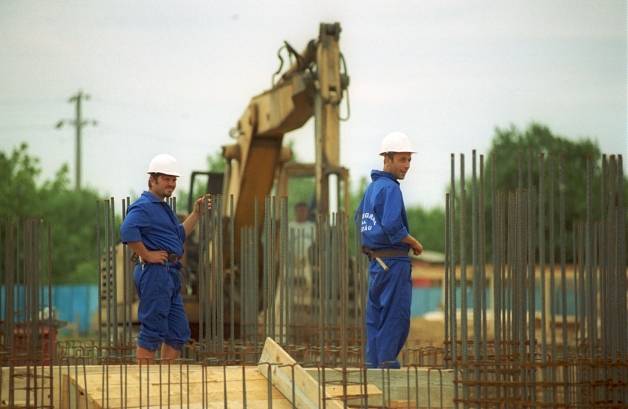 Coface: Sectorul construcţiilor din România este în continuare într-o fază critică