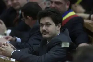 GUVERNUL PONTA II: Cine este Mihnea Costoiu