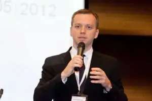 Omul care a “inventat” Coface România pleacă în antreprenoriat
