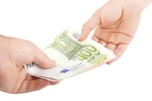 Leul, cade neîncetat. Cursul euro trece de 4,36 lei şi se apropie de maximul istoric
