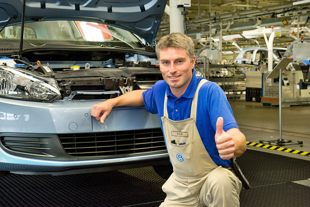 PwC estimează o creștere cu 6,8% a asamblării de vehicule ușoare în 2012