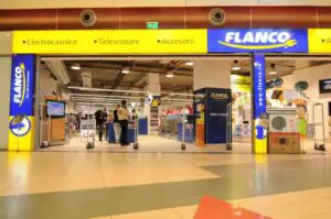 Flanco deschide patru magazine în aceeaşi zi
