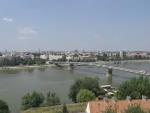 Dunărea blocată de greviştii sârbi