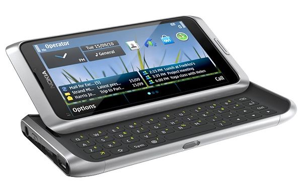 Nokia lansează pe piaţă smartphone-ul E7