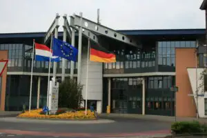 Fragilitatea UE: Clădirea care se află în două ţări în acelaşi timp