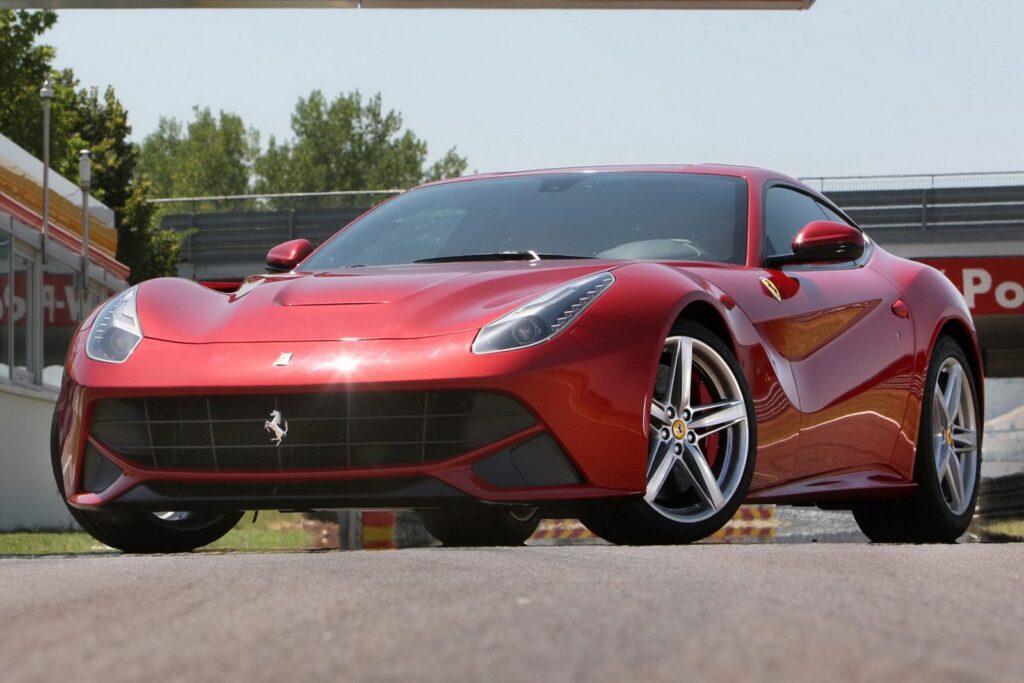 Cel mai puternic Ferrari de serie costă 274.000 de euro