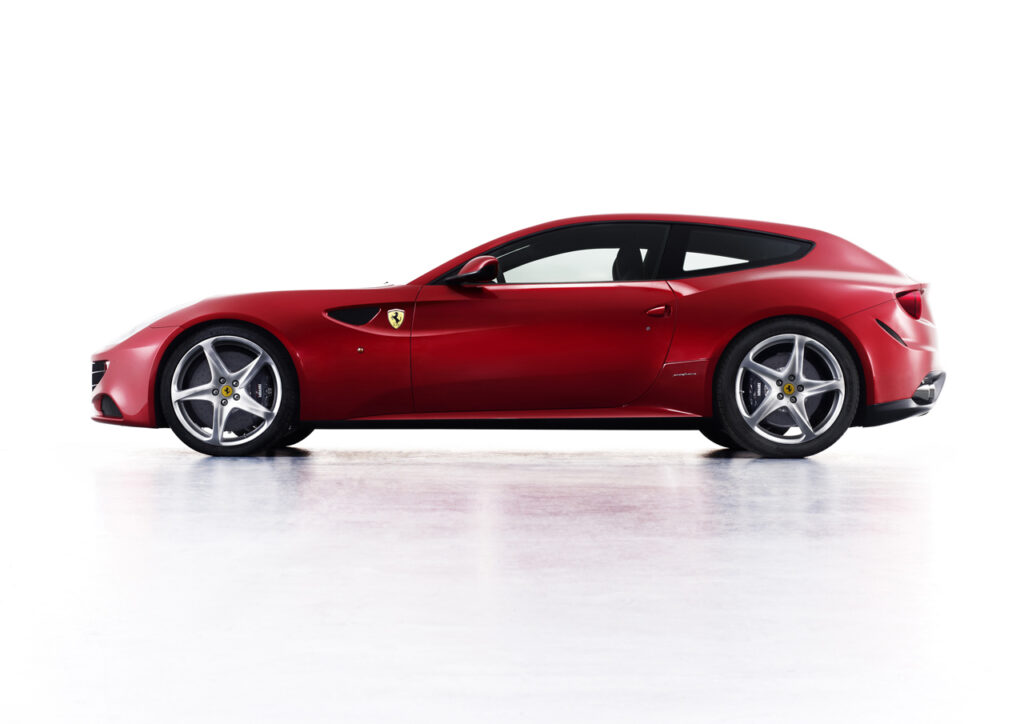 Forza Rossa oferă revizie tehnică gratuită timp de 7 ani posesorilor de Ferrari Four