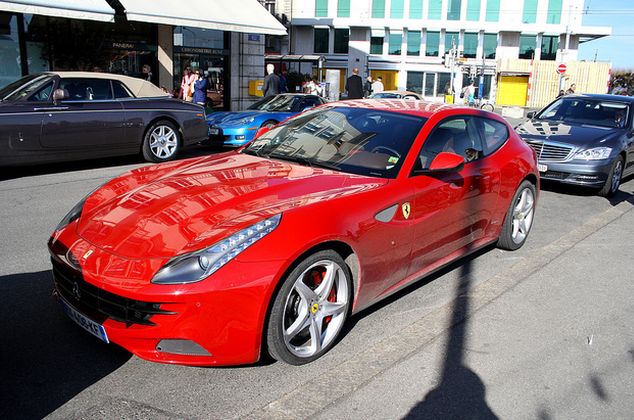 IMPRESIONANT: Câte modele Ferrari şi Lamborghini circulă pe şoselele din România