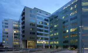 Sud-africanii salvează păgubiţii imobiliari din România: Cumpără ce alţii nu mai pot duce