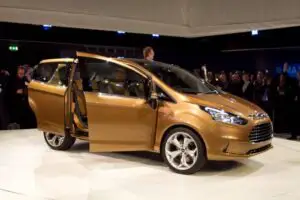 Primele imagini oficiale cu Dacia Lodgy