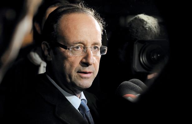 François Hollande ar câştiga alegerile prezidenţiale din Franţa, potrivit unui sondaj de opinie
